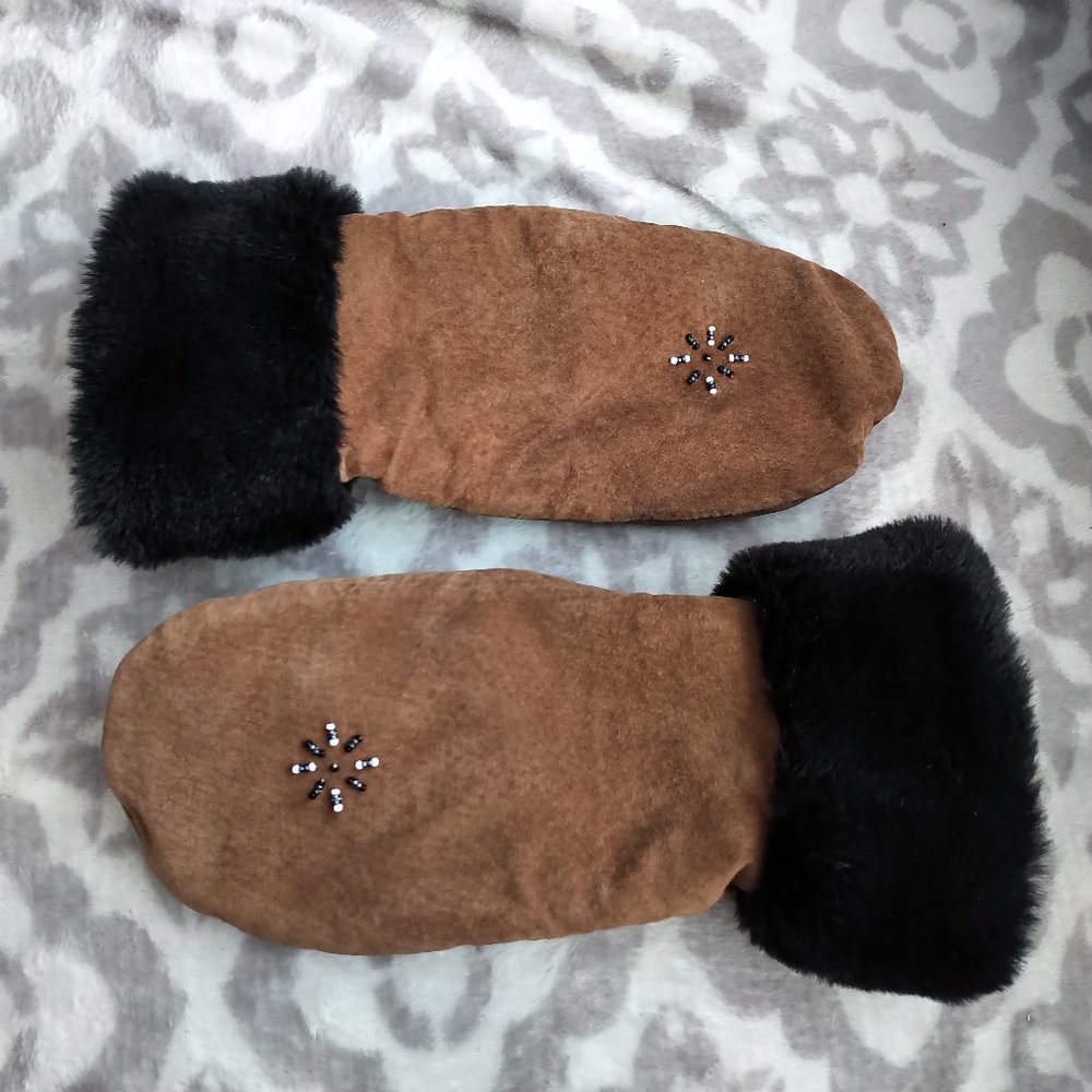 Brown suede & faux fur trimmed winter gloves fleece interior with beaded design